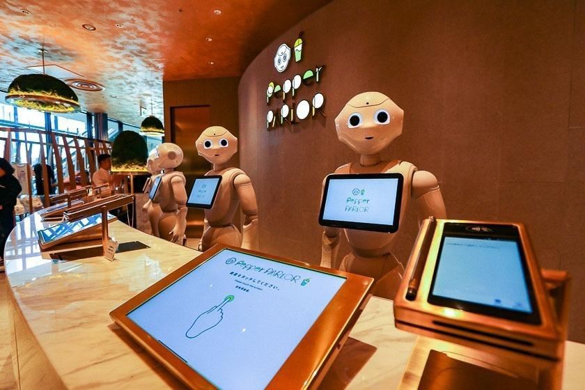 کاربرد مینی کامپیوتر در هوش مصنوعی در صنعت پذیرایی